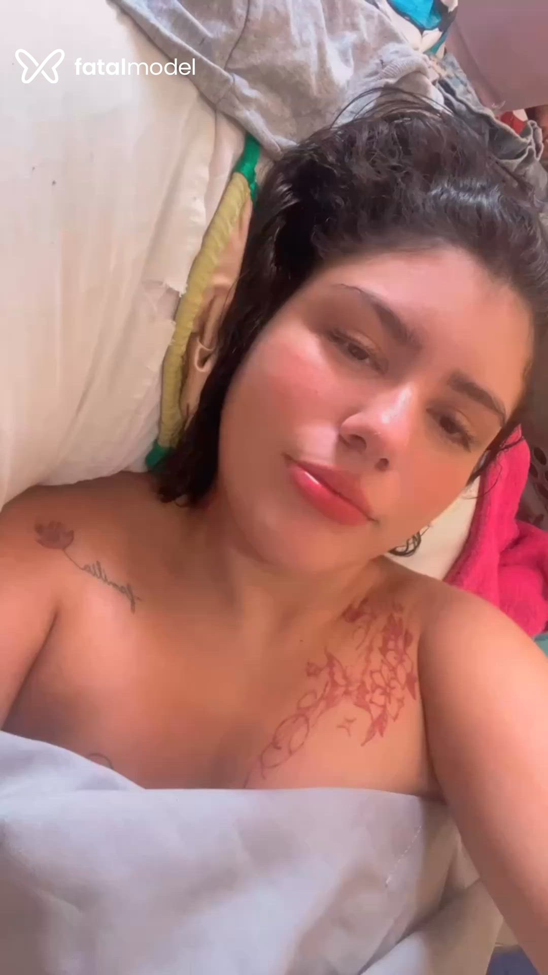 Acompanhante mulher com cabelo castanho de olhos castanhos - Vivían Acompanhante mulher com cabelo castanho de olhos castanhos - Vivían