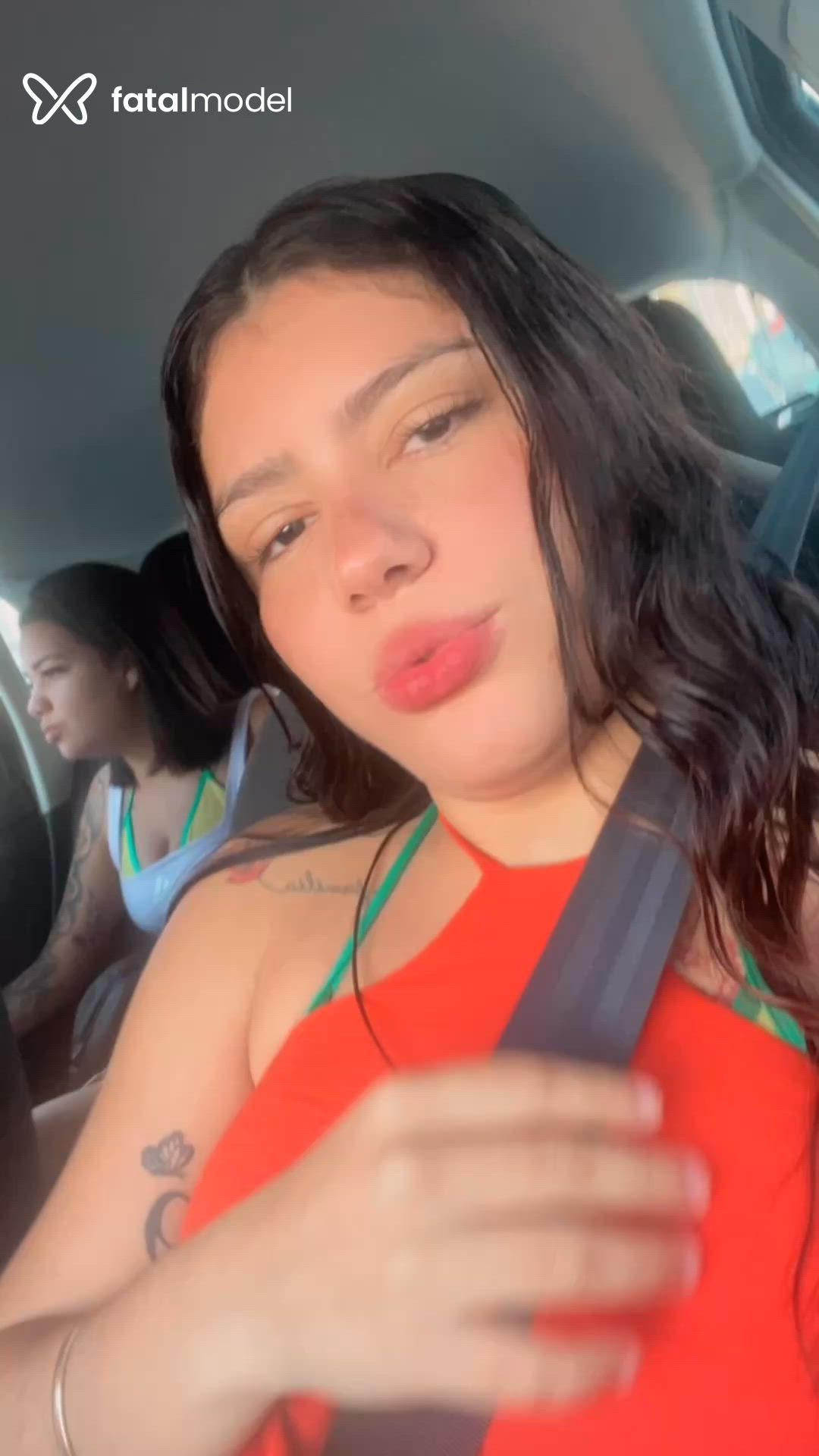 Acompanhante mulher com cabelo castanho de olhos castanhos - Vivían Acompanhante mulher com cabelo castanho de olhos castanhos - Vivían