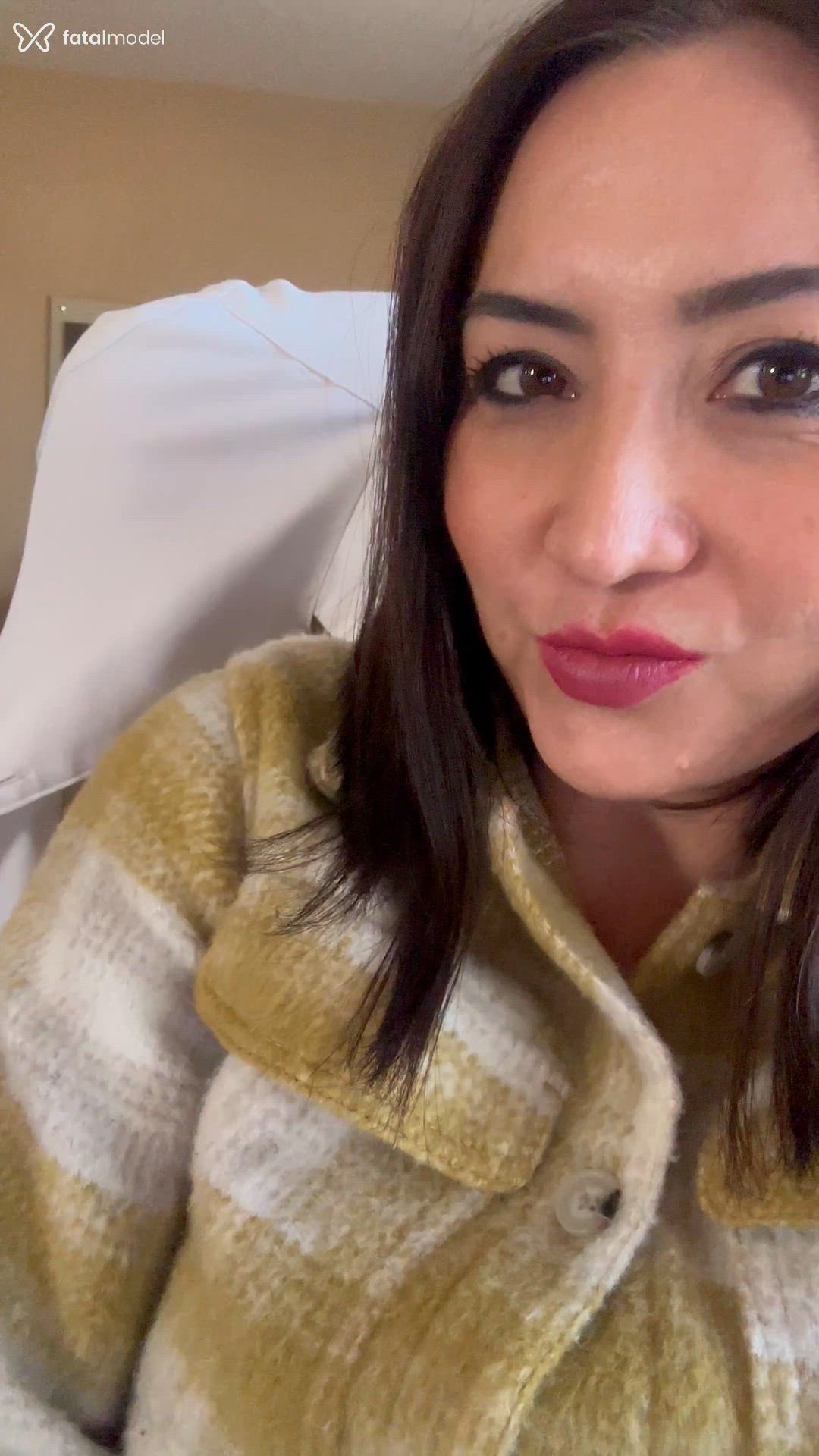 Acompanhante mulher com cabelo castanho de olhos castanhos em Londrina Acompanhante mulher com cabelo castanho de olhos castanhos em Londrina - Celine Akemi