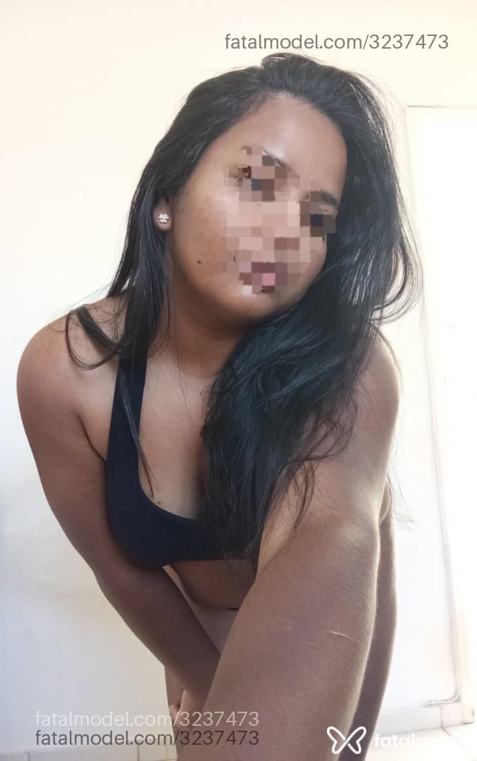 Acompanhante mulher morena (o) de olhos pretos - Helaena