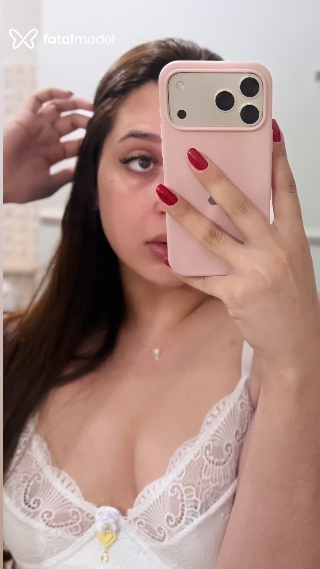 Acompanhante mulher trans com cabelo castanho de olhos castanhos em Araraquara - Ghiovana