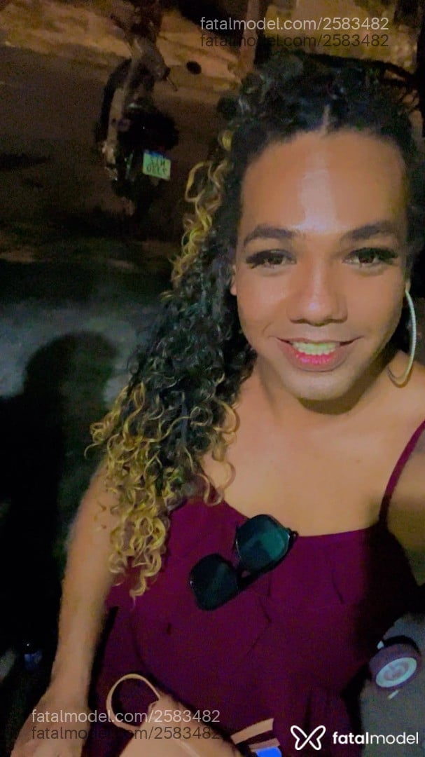 Acompanhante mulher trans morena (o) de olhos castanhos em Barra do Garças - Theffy