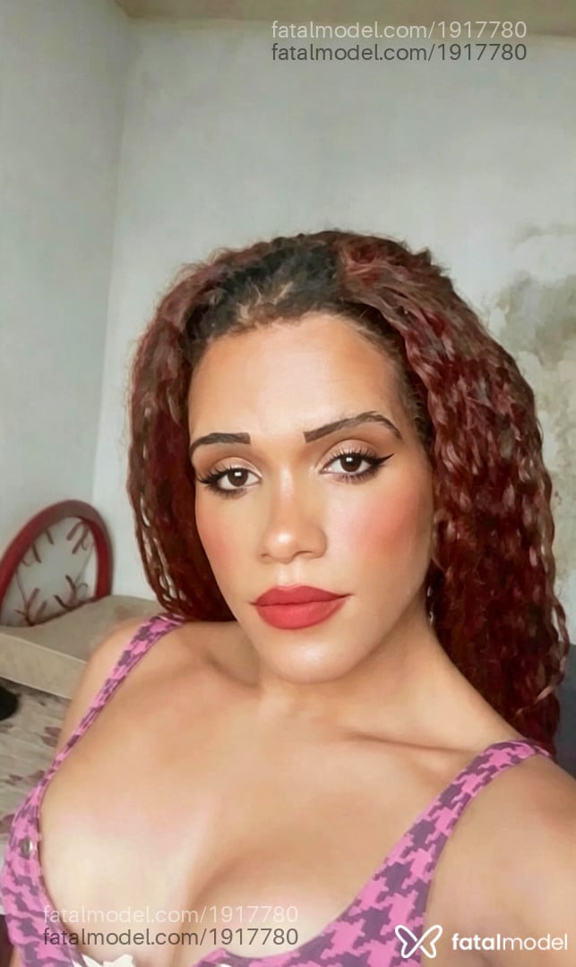 Acompanhante mulher trans com cabelo castanho de olhos pretos em Coronel Fabriciano Acompanhante mulher trans com cabelo castanho de olhos pretos em Coronel Fabriciano - Ramona