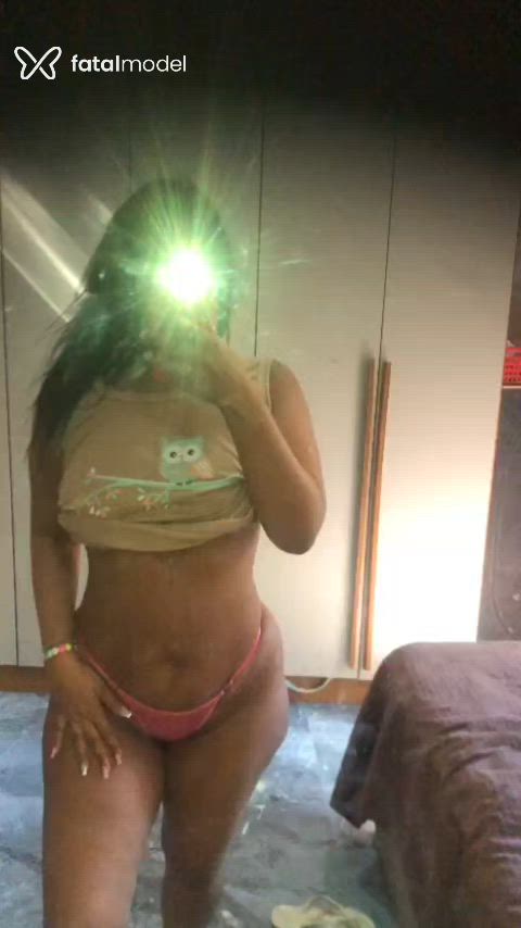 Acompanhante mulher morena (o) de olhos castanhos - Melanie Acompanhante mulher morena (o) de olhos castanhos - Melanie