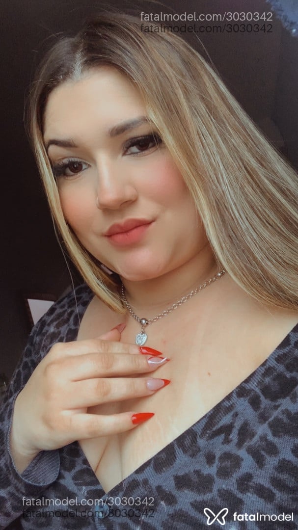Acompanhante mulher loira (o) de olhos castanhos - Julia Acompanhante mulher loira (o) de olhos castanhos - Julia