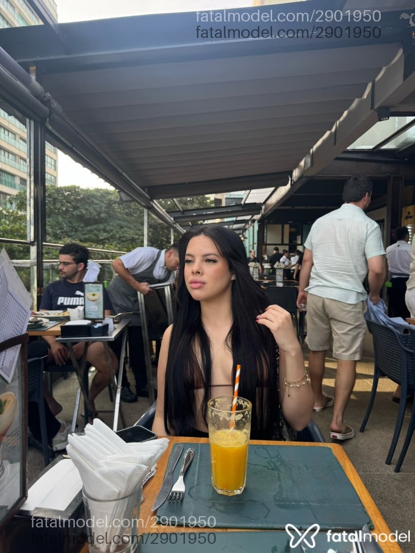 Acompanhante mulher morena (o) de olhos verdes - Aline Acompanhante mulher morena (o) de olhos verdes - Aline