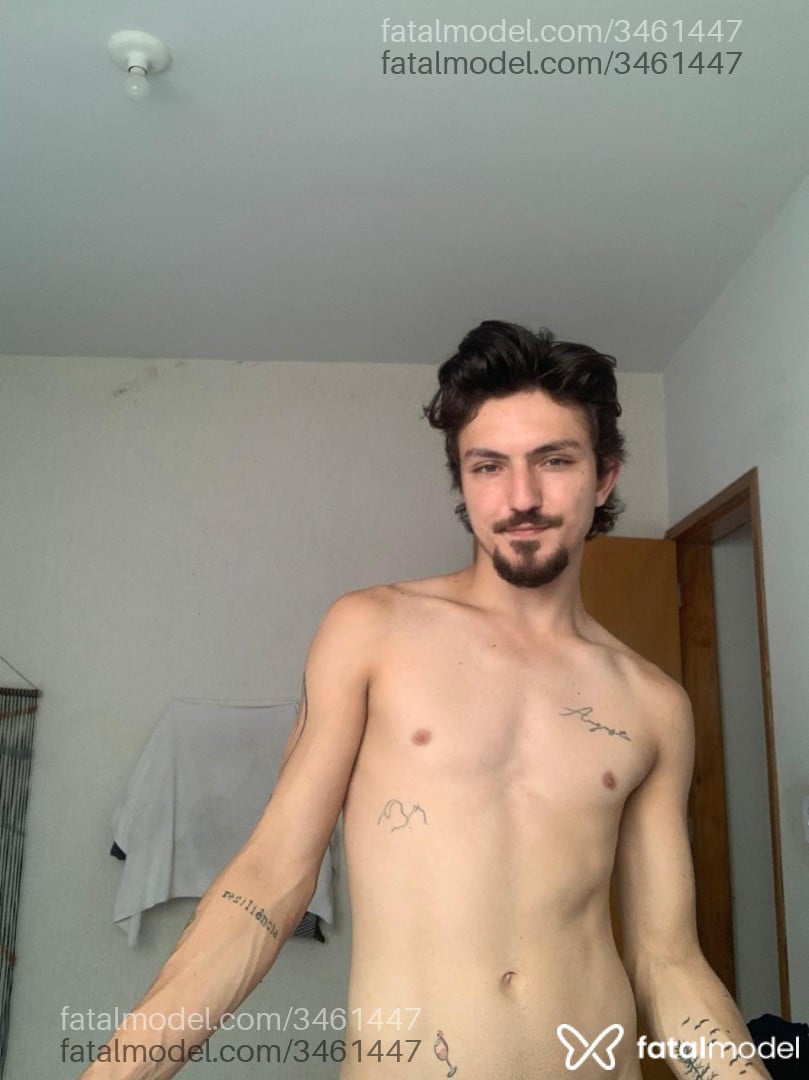 Acompanhante homem com cabelo castanho de olhos azuis em Goiânia - Tonny