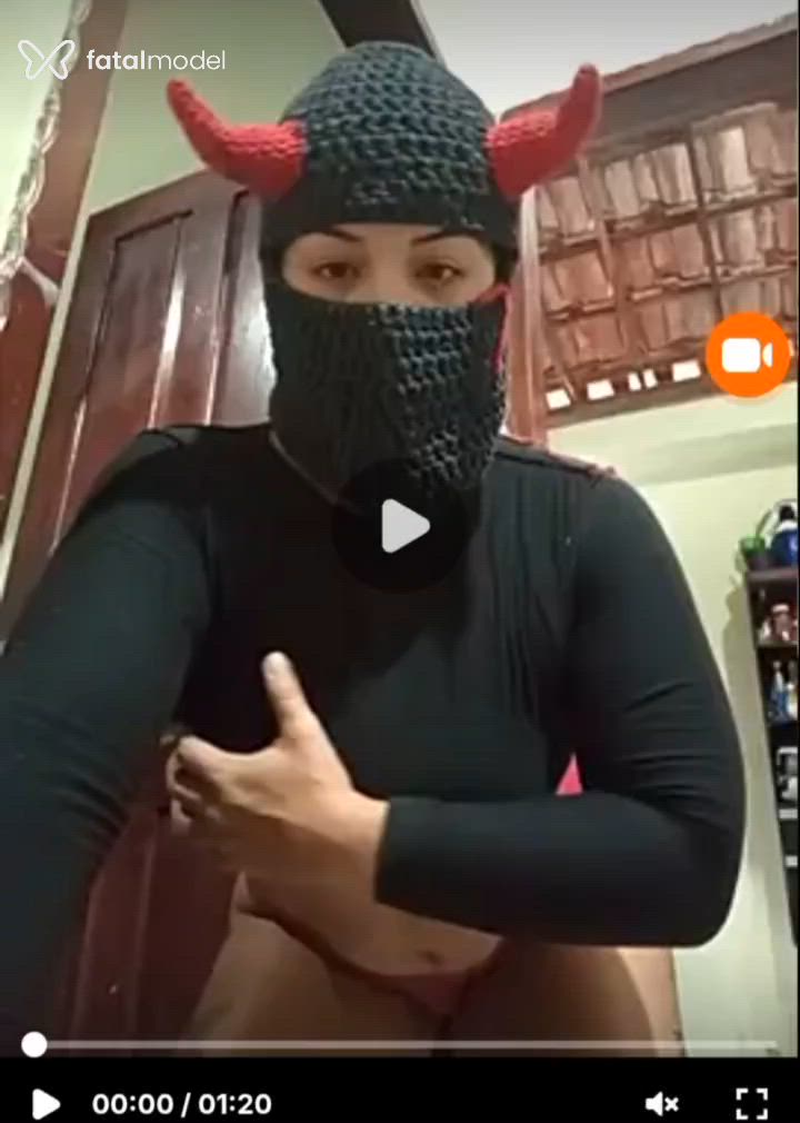 Acompanhante mulher com cabelo grisalho de olhos mel - Aylla Acompanhante mulher com cabelo grisalho de olhos mel - Aylla