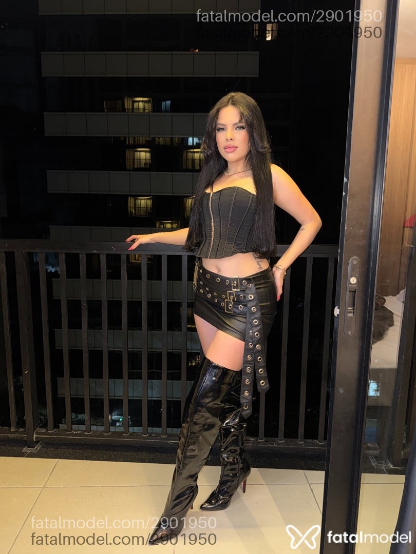 Acompanhante mulher morena (o) de olhos verdes - Aline Acompanhante mulher morena (o) de olhos verdes - Aline