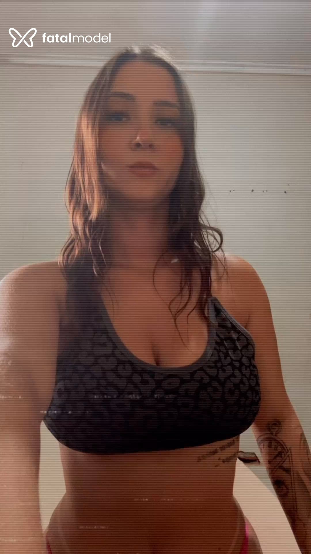 Acompanhante mulher com cabelo castanho de olhos castanhos - Aninha