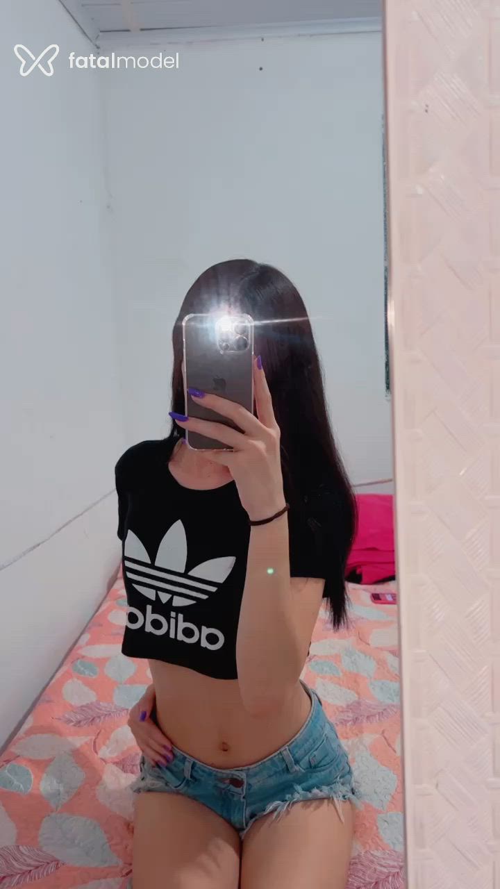 Acompanhante mulher trans com cabelo colorido de olhos castanhos em Londrina Acompanhante mulher trans com cabelo colorido de olhos castanhos em Londrina - Mirela
