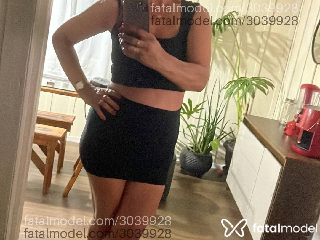 Acompanhante mulher com cabelo castanho de olhos mel em Curitiba Acompanhante mulher com cabelo castanho de olhos mel em Curitiba - Bárbara