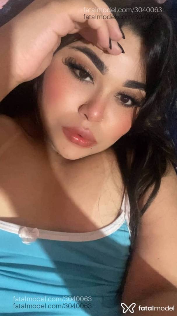Acompanhante mulher com cabelo castanho de olhos castanhos - Larissa