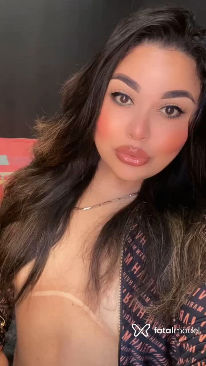 Acompanhante mulher com cabelo castanho de olhos castanhos - Larissa