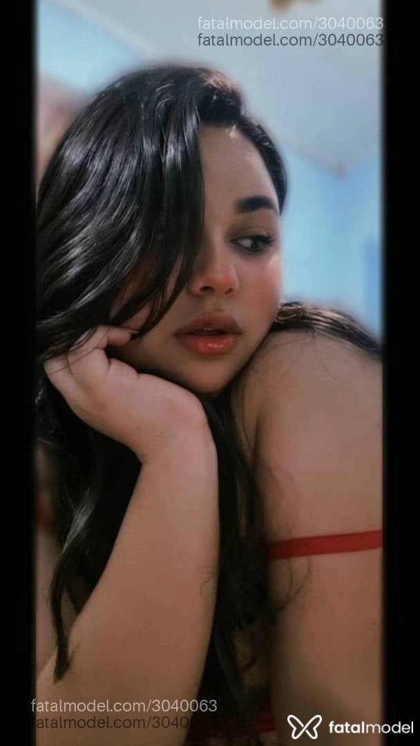 Acompanhante mulher com cabelo castanho de olhos castanhos - Larissa