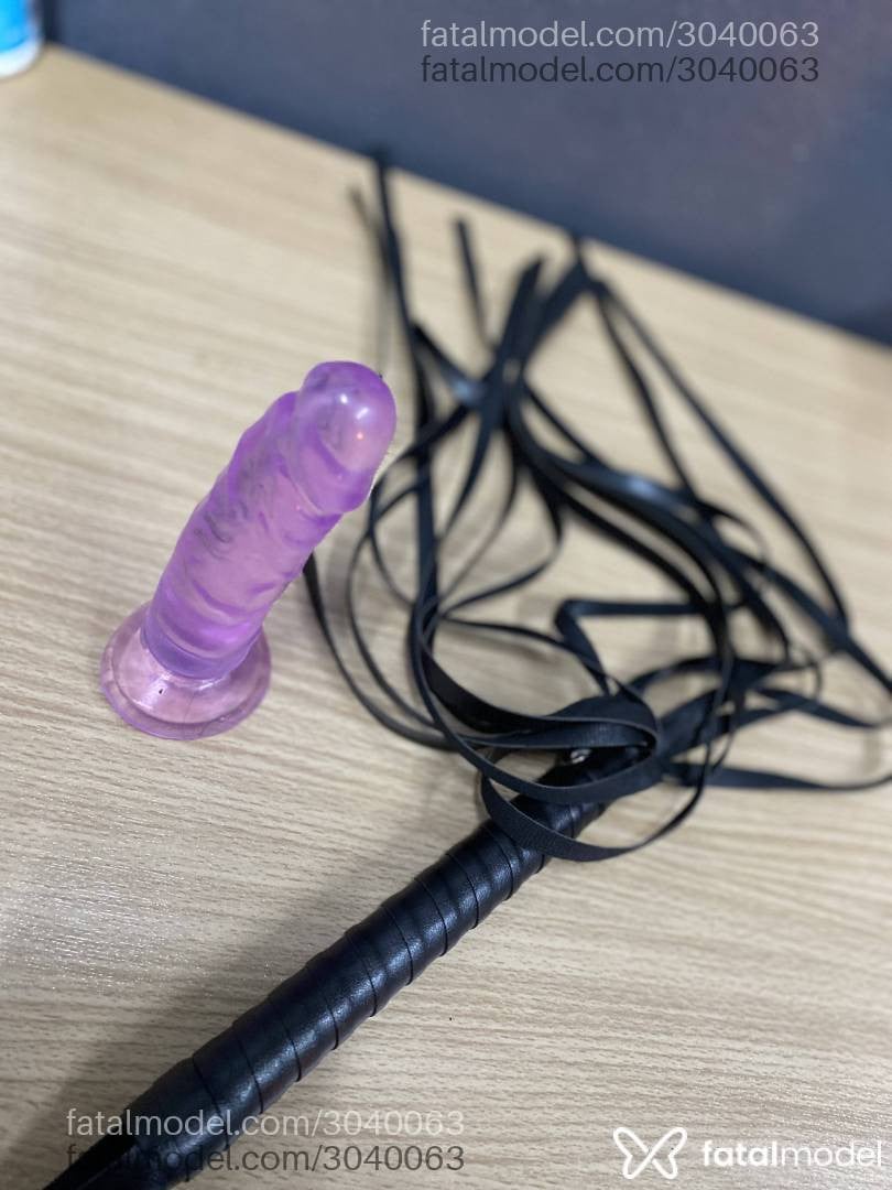 Acompanhante mulher com cabelo castanho de olhos castanhos - Larissa