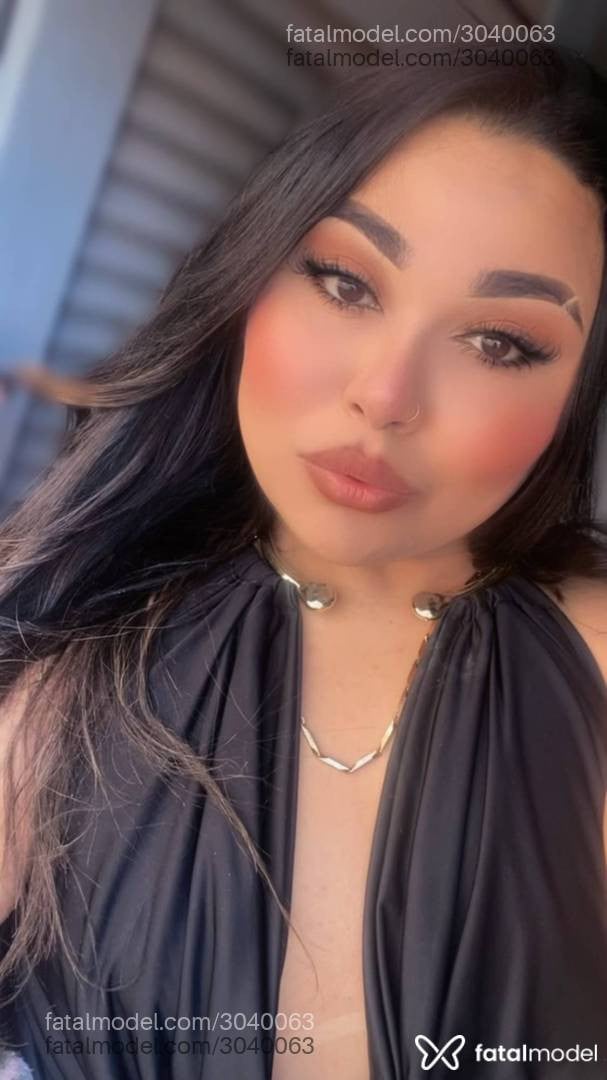 Acompanhante mulher com cabelo castanho de olhos castanhos - Larissa