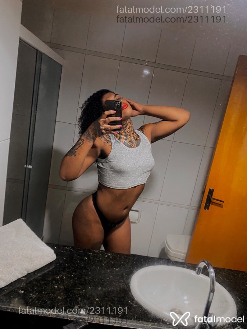 Acompanhante mulher trans com cabelo castanho de olhos castanhos em Nova Iguaçu - Ayla Marinho