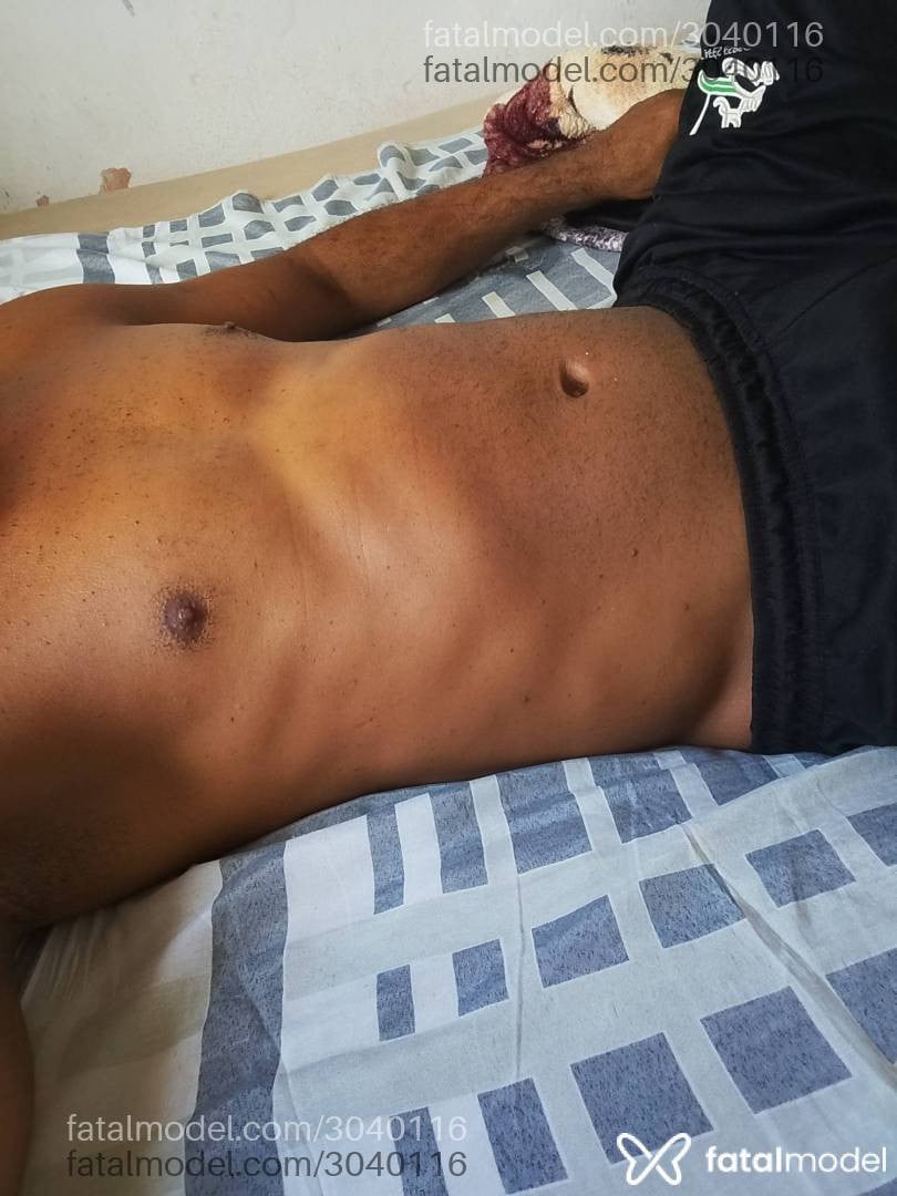 Acompanhante homem com cabelo castanho de olhos castanhos - Baianoios