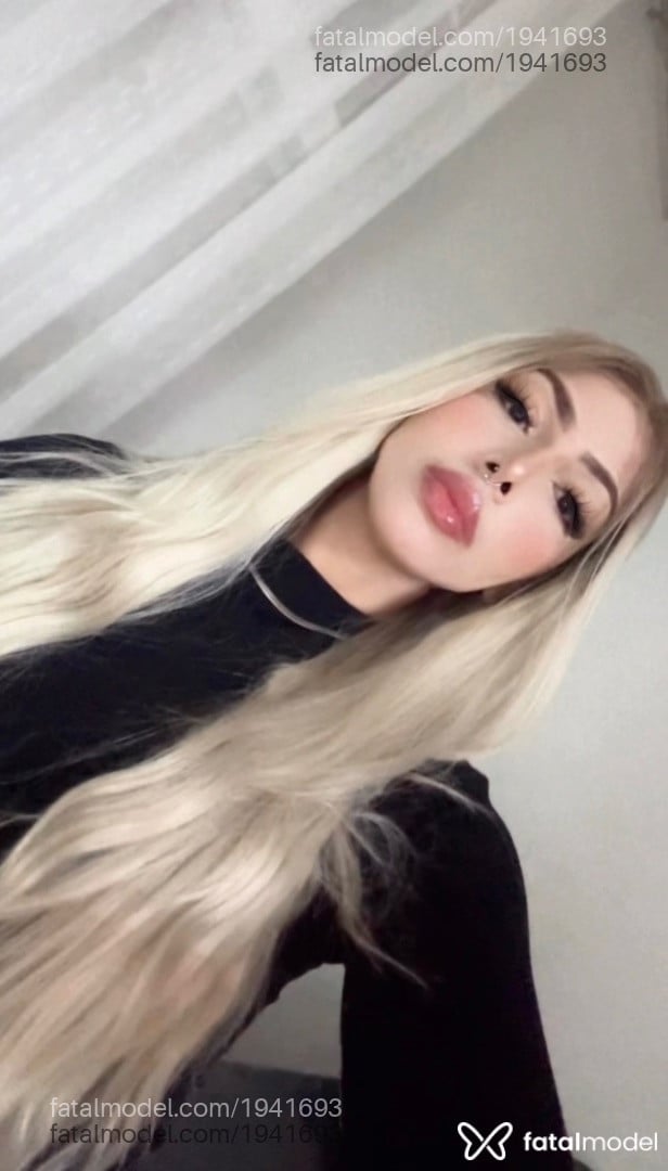 Acompanhante mulher loira (o) de olhos castanhos em São Paulo Acompanhante mulher loira (o) de olhos castanhos em São Paulo - Sophia Caccini