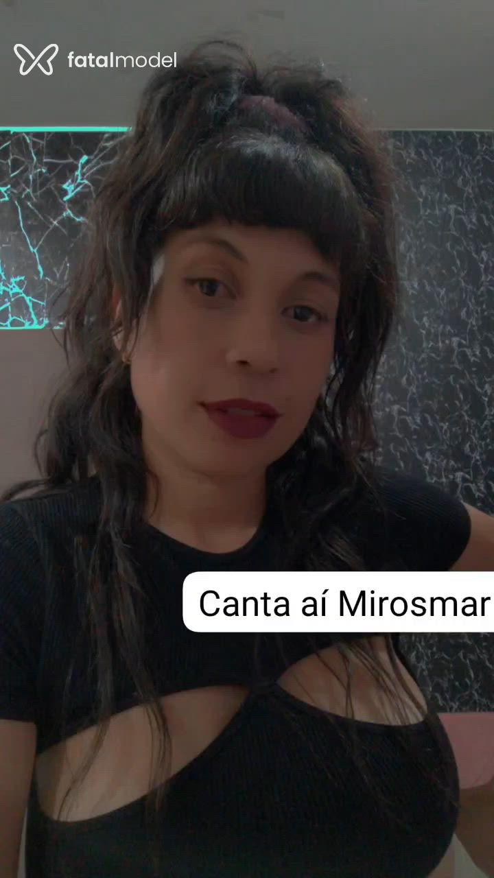 Acompanhante mulher com cabelo colorido de olhos pretos - Yuzi Felicia Acompanhante mulher com cabelo colorido de olhos pretos - Yuzi Felicia