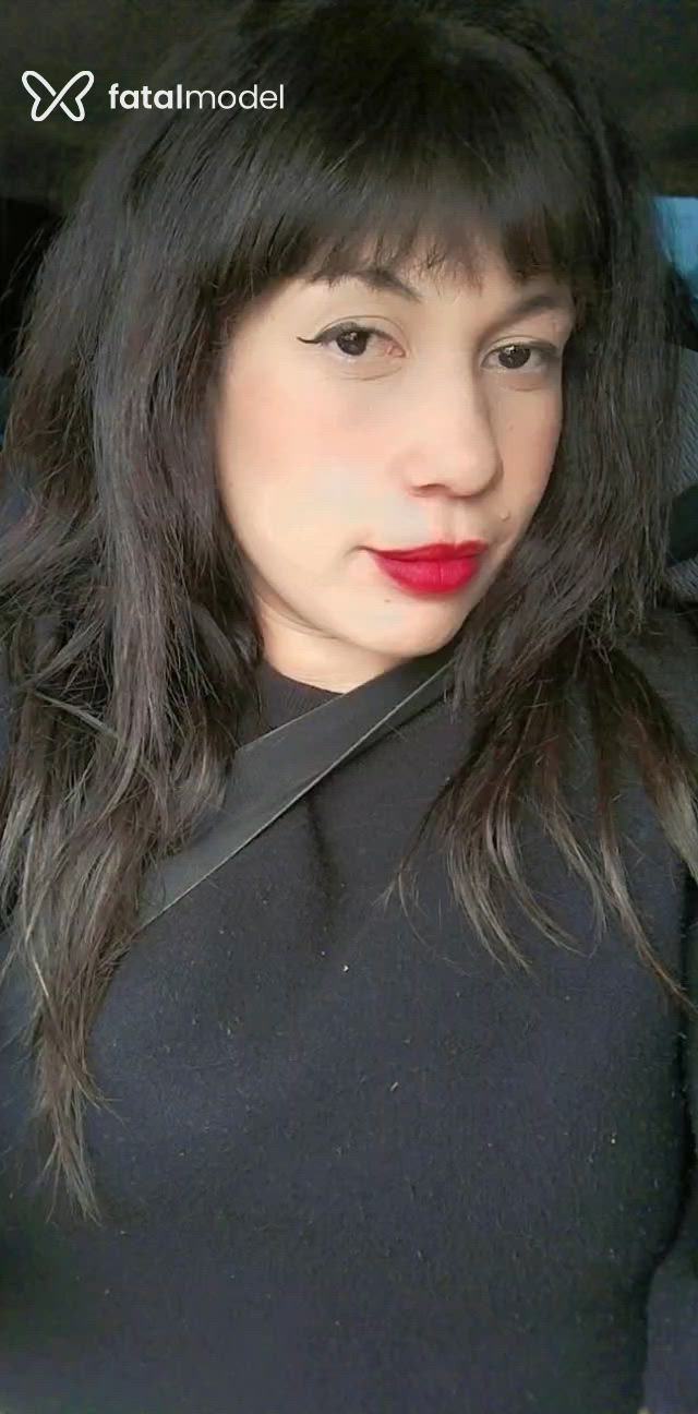 Acompanhante mulher com cabelo colorido de olhos pretos - Yuzi Felicia Acompanhante mulher com cabelo colorido de olhos pretos - Yuzi Felicia