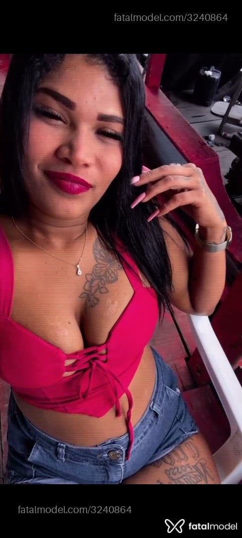 Acompanhante mulher morena (o) de olhos castanhos - Letícia