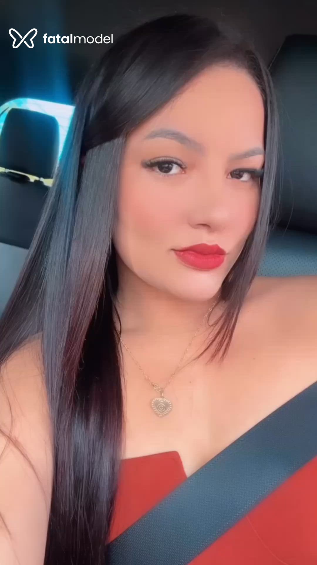 Acompanhante mulher com cabelo castanho de olhos pretos - Alice