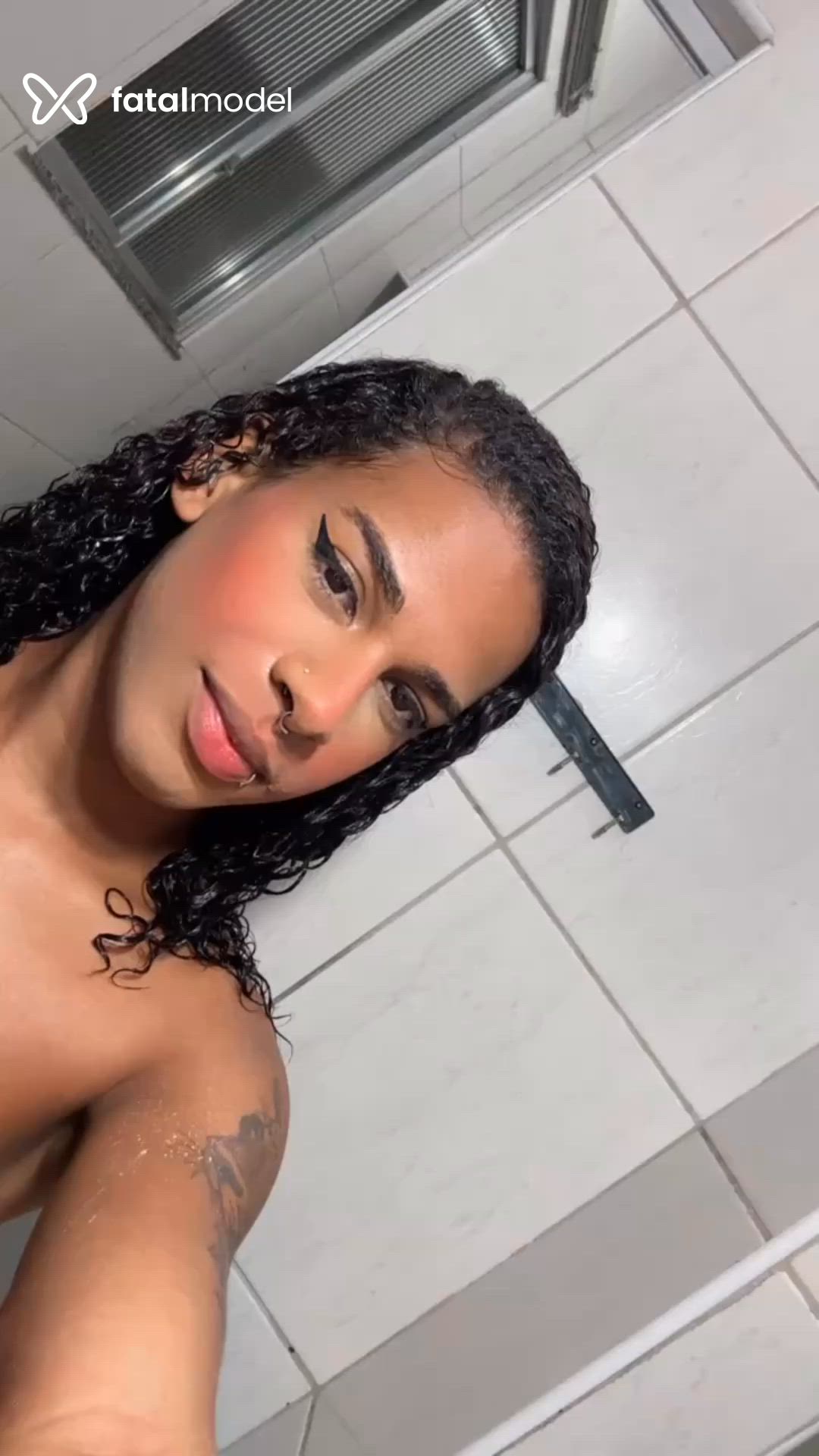Acompanhante mulher trans morena (o) de olhos pretos - Scarllett Acompanhante mulher trans morena (o) de olhos pretos - Scarllett