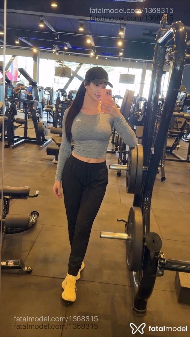 Acompanhante mulher trans com cabelo castanho de olhos castanhos em Maringá - Beatriz Leal