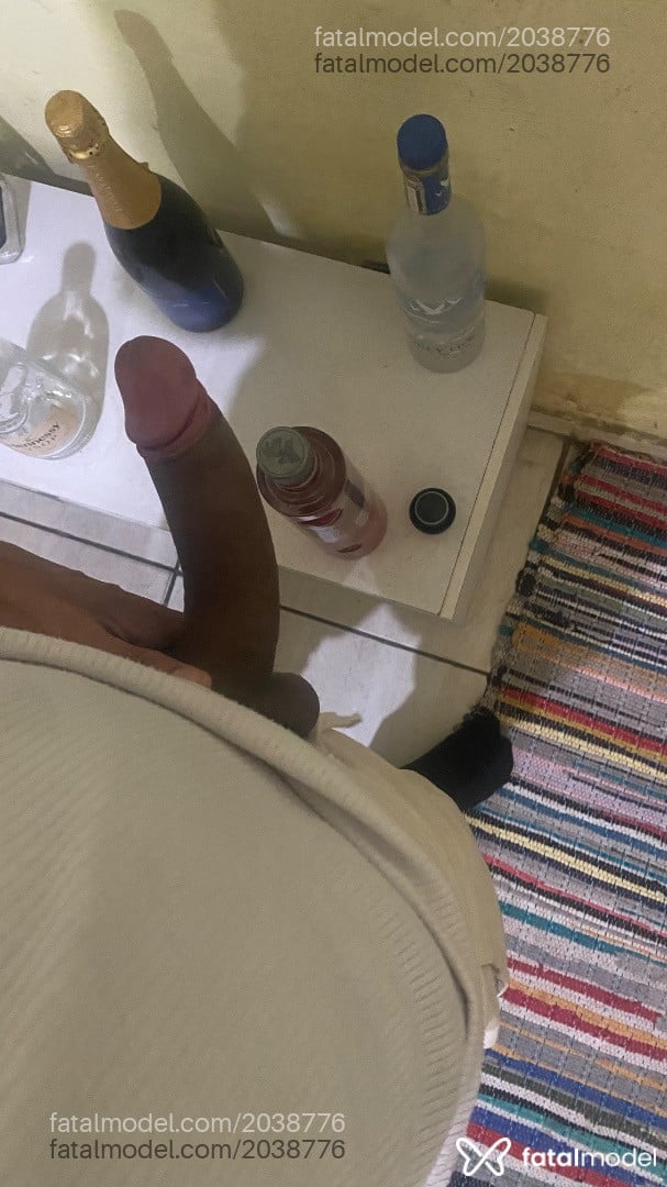 Acompanhante homem morena (o) de olhos pretos em Rio de Janeiro - MORENINHO