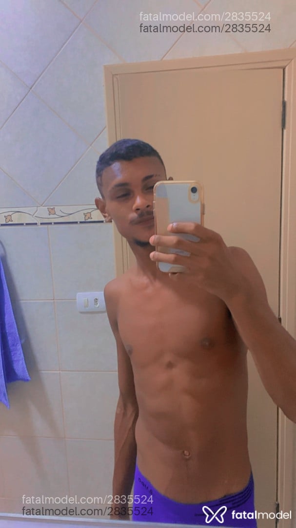 Acompanhante homem morena (o) de olhos pretos - Bigode Acompanhante homem morena (o) de olhos pretos - Bigode