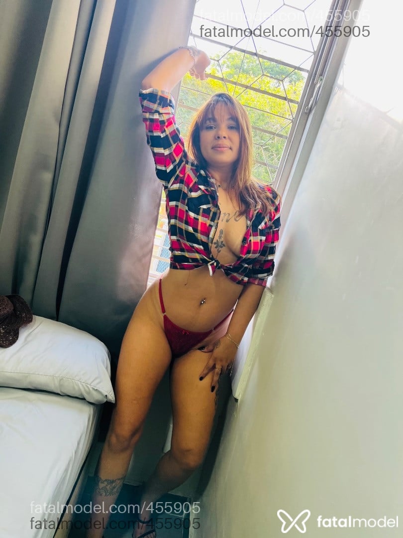 Acompanhante mulher com cabelo castanho de olhos castanhos - Lua Bittencourt Acompanhante mulher com cabelo castanho de olhos castanhos - Lua Bittencourt