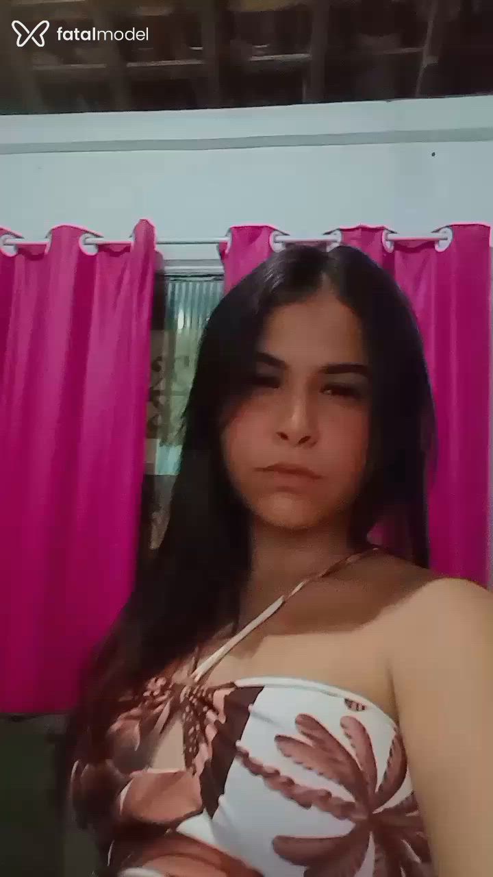 Acompanhante mulher morena (o) de olhos pretos - Viiih