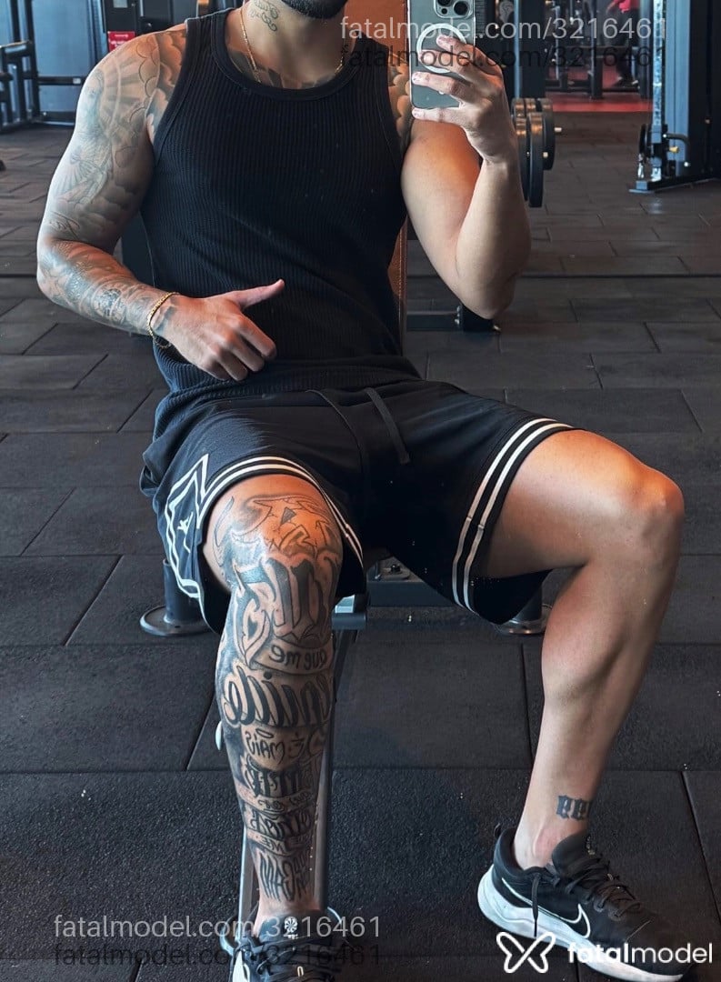 Acompanhante homem com cabelo castanho de olhos pretos em Belo Horizonte Acompanhante homem com cabelo castanho de olhos pretos em Belo Horizonte - James