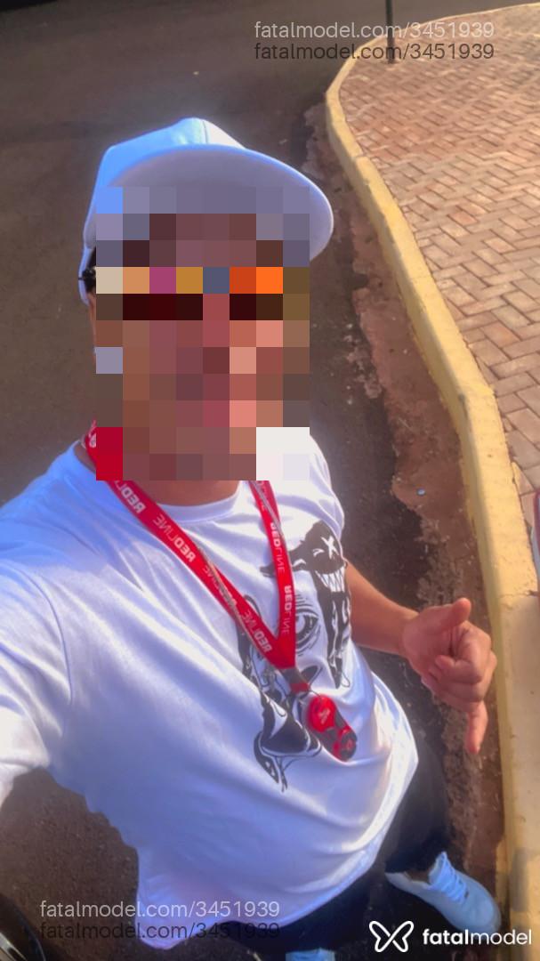 Acompanhante homem com cabelo castanho de olhos castanhos - Diego