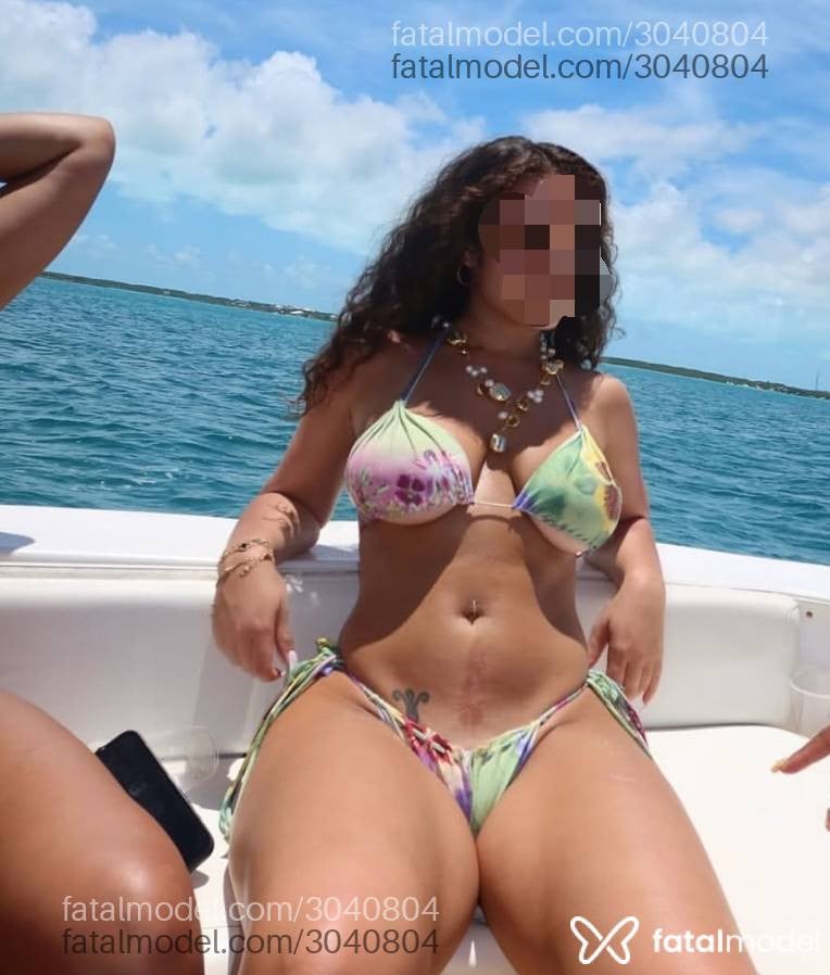 Acompanhante mulher com cabelo castanho de olhos castanhos - Júlia