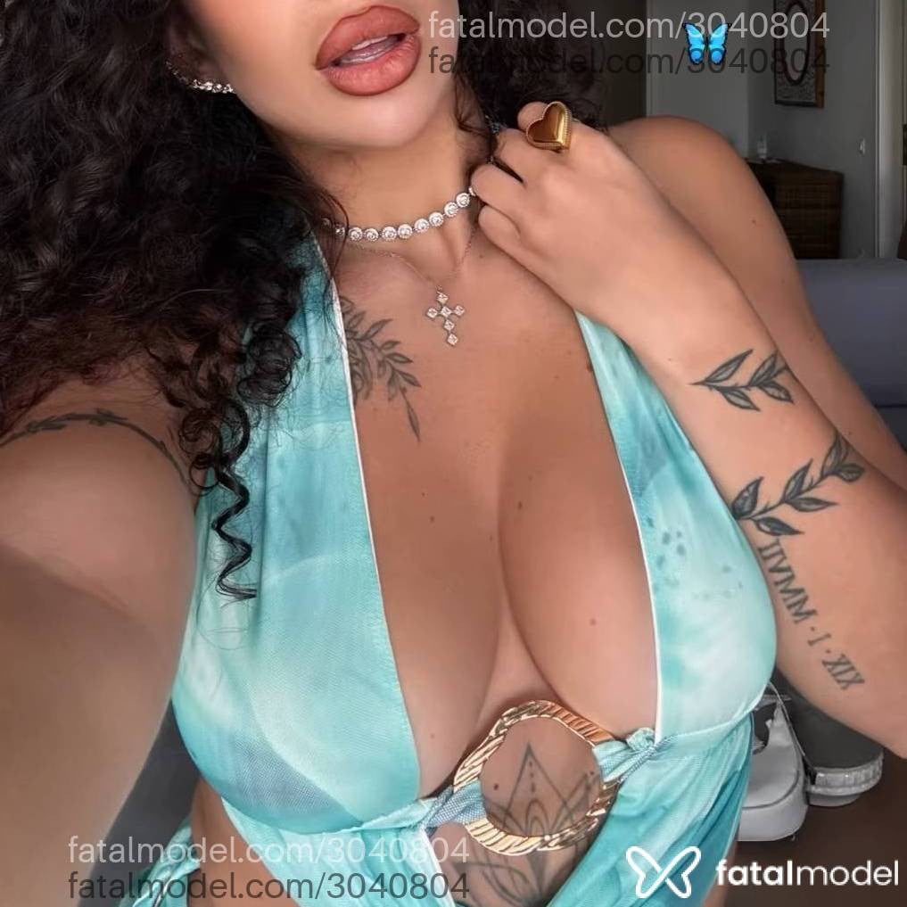 Acompanhante mulher com cabelo castanho de olhos castanhos em Florianópolis - Júlia
