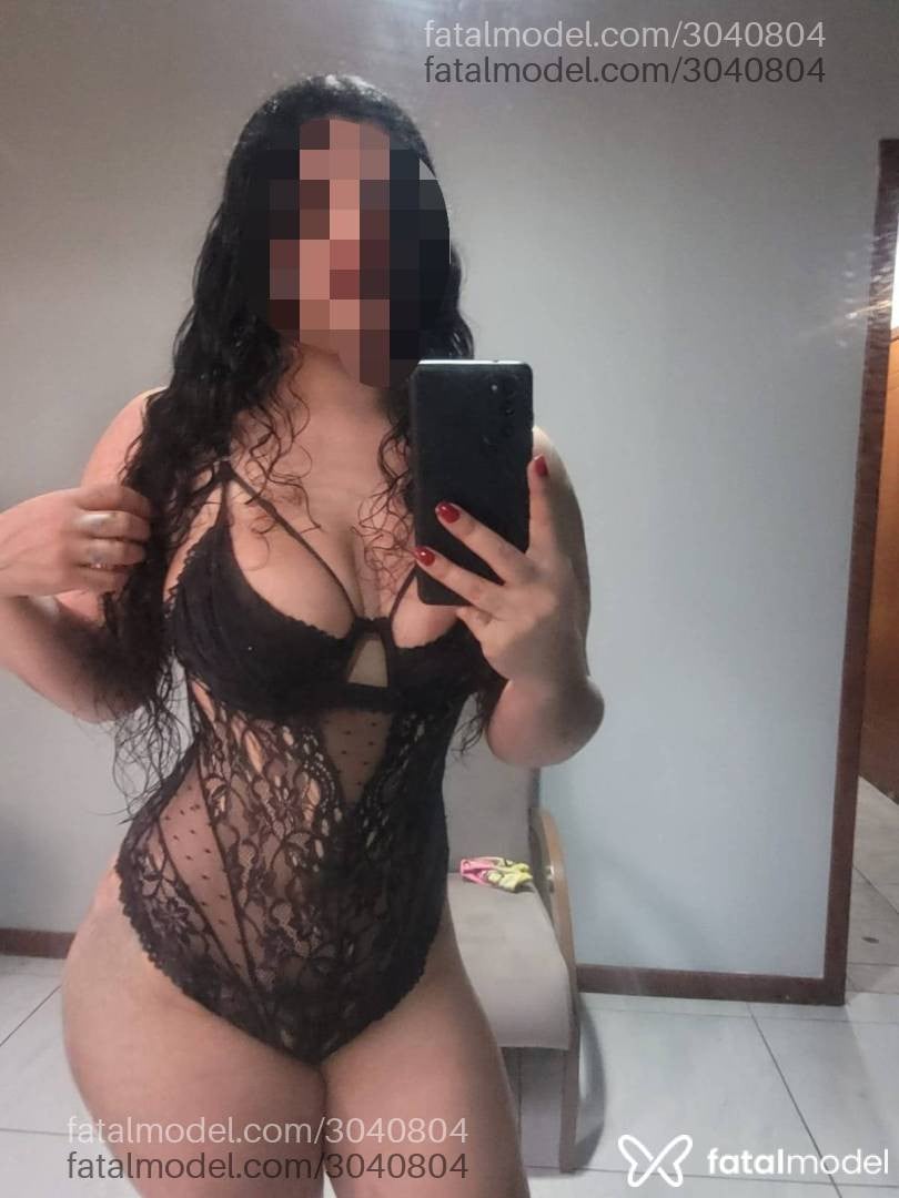 Acompanhante mulher com cabelo castanho de olhos castanhos - Júlia