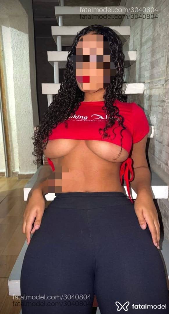 Acompanhante mulher com cabelo castanho de olhos castanhos - Júlia