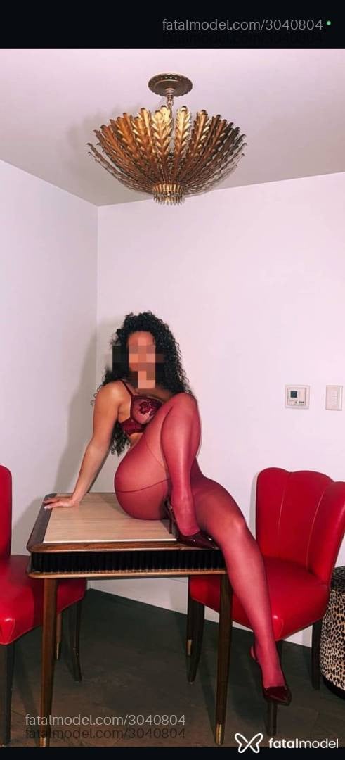 Acompanhante mulher com cabelo castanho de olhos castanhos em Florianópolis - Júlia