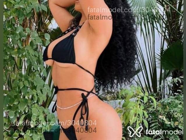 Acompanhante mulher com cabelo castanho de olhos castanhos - Júlia