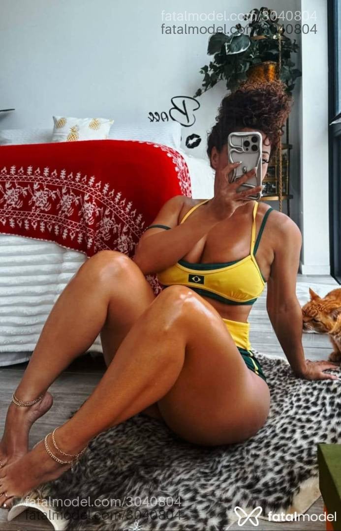 Acompanhante mulher com cabelo castanho de olhos castanhos em Florianópolis - Júlia
