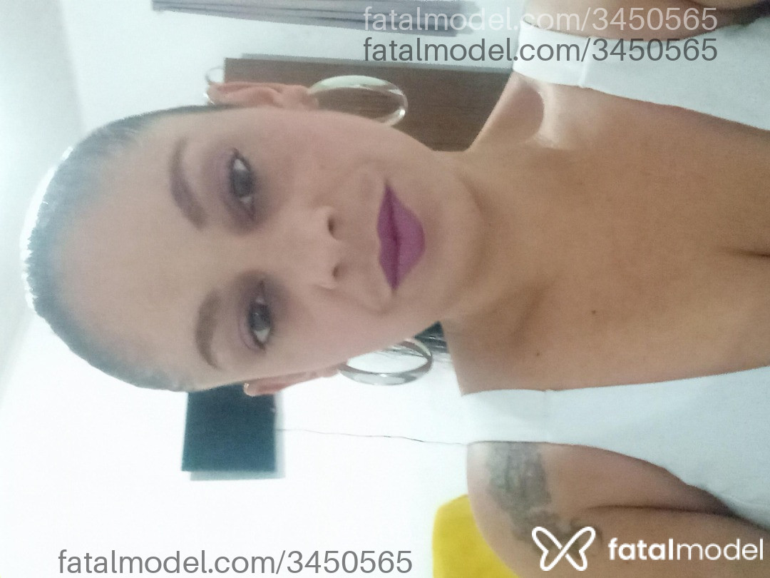 Acompanhante mulher com cabelo castanho de olhos castanhos - Josiane