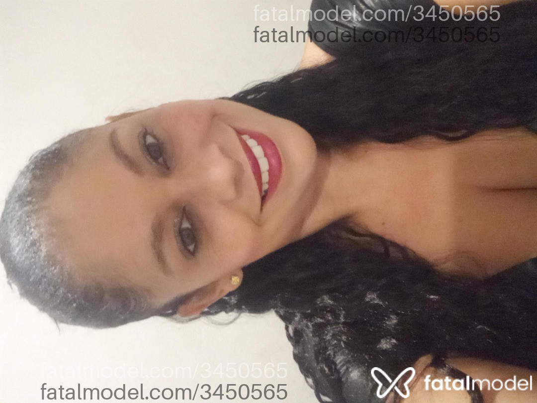 Acompanhante mulher com cabelo castanho de olhos castanhos - Josiane
