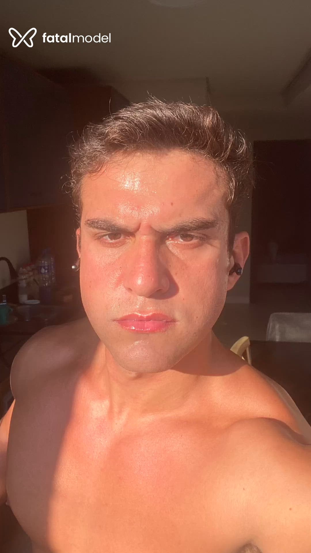 Acompanhante homem com cabelo castanho de olhos castanhos em Balneário Camboriú Acompanhante homem com cabelo castanho de olhos castanhos em Balneário Camboriú - Gabriel Sudré