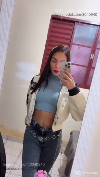 Acompanhante mulher morena (o) de olhos castanhos - Emilly