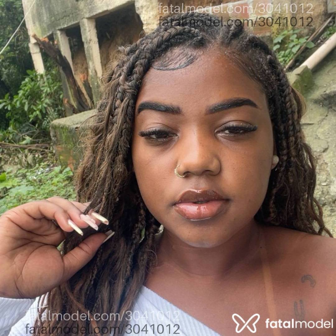 Acompanhante mulher morena (o) de olhos pretos - Eliza