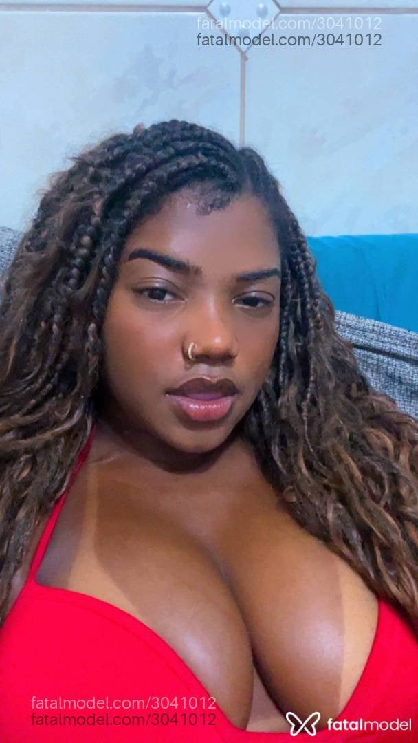 Acompanhante mulher morena (o) de olhos pretos - Eliza