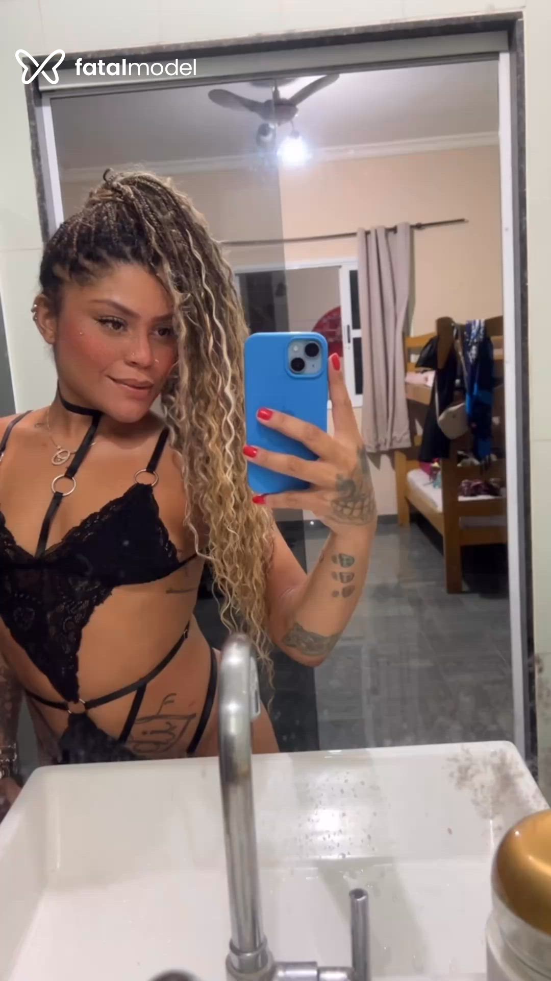 Acompanhante mulher loira (o) de olhos pretos - Carolzinha